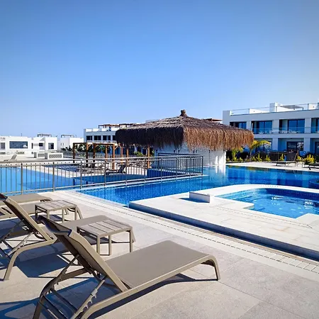 Two Bedroom With Large Terrace Apartment Kalogrea